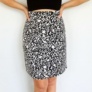 Trulli petite black and white abstract floral print pencil skirt size 6P